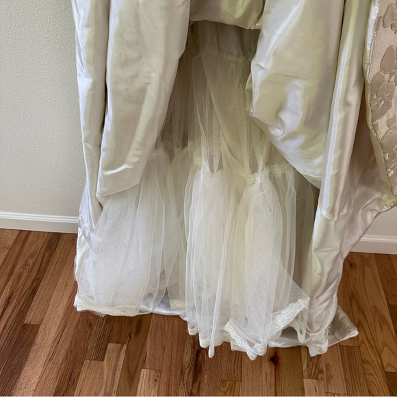 Modern Trousseau Regan Silk Brocade Gown - Picture 14 of 16